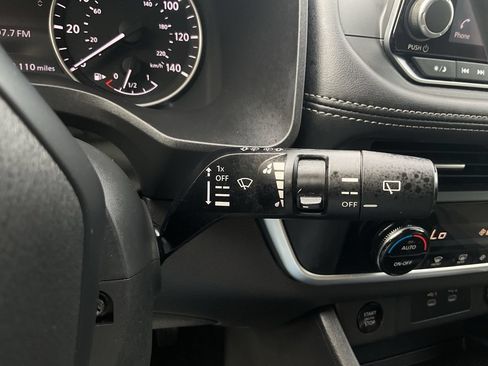 Used 2025 Nissan Rogue SV FWD image 35