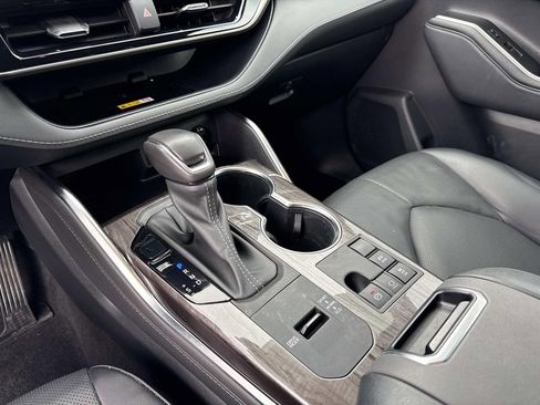 Used 2023 Toyota Highlander Limited image 26