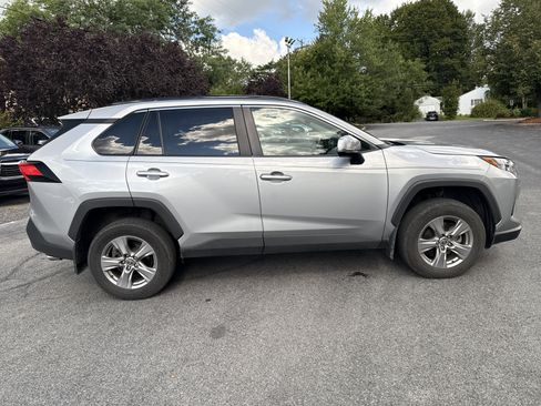 Used 2022 Toyota RAV4 XLE image 7