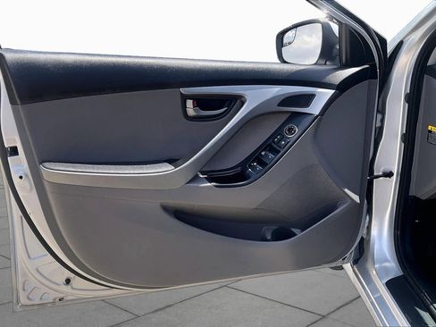 Used 2014 Hyundai Elantra SE w/ Option Group 02 FWD image 19