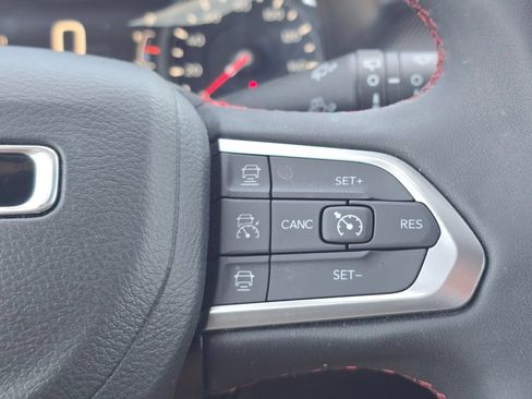 Used 2025 Jeep Compass Trailhawk AWD/4WD image 16