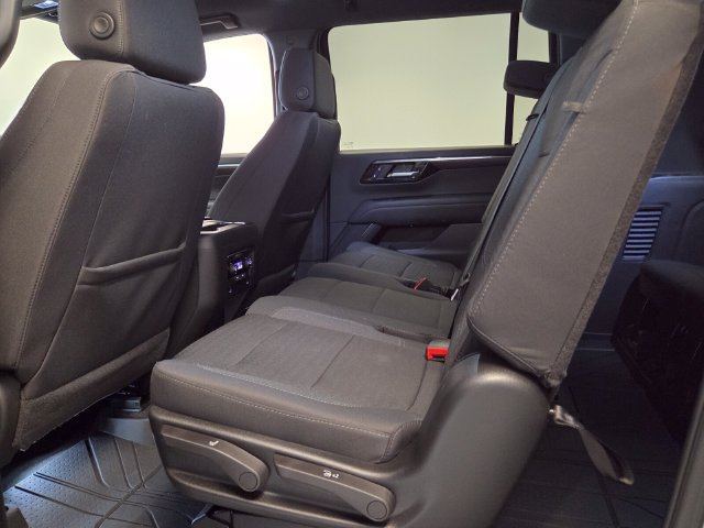 Used 2026 Chevrolet Suburban LS RWD image 12