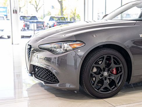 Used 2022 Alfa Romeo Giulia Ti AWD/4WD image 4