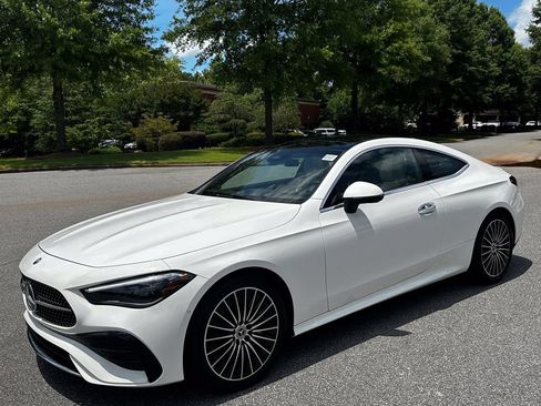 Used 2025 Mercedes-Benz CLE 300 4MATIC Coupe w/ AMG Line image 4