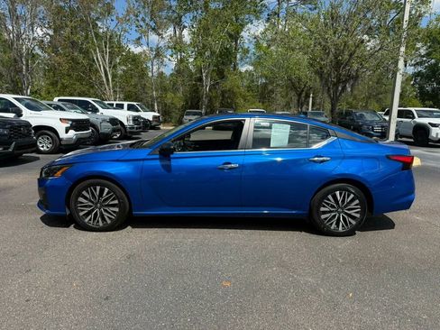 Used 2025 Nissan Altima 2.5 SV image 2