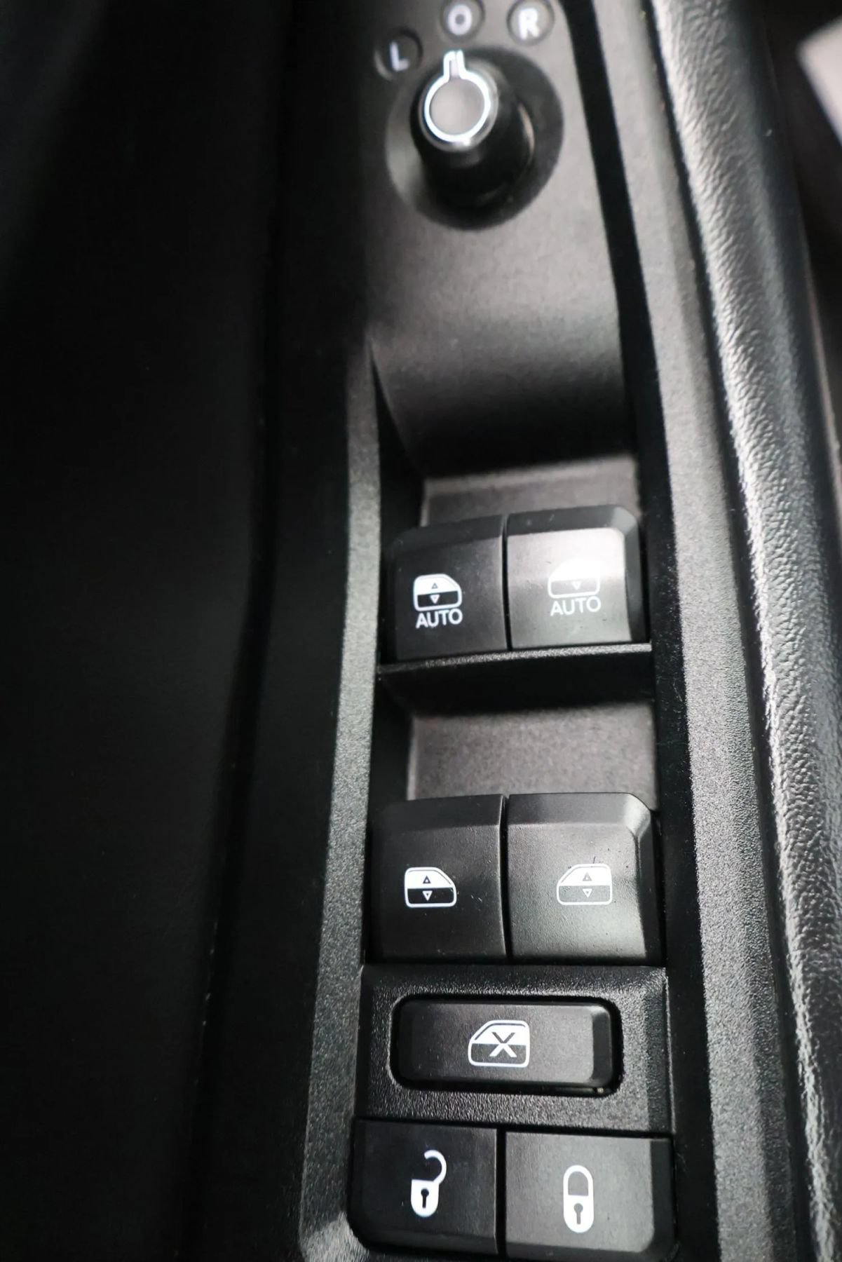 Used 2023 Jeep Grand Cherokee L Limited AWD/4WD image 19