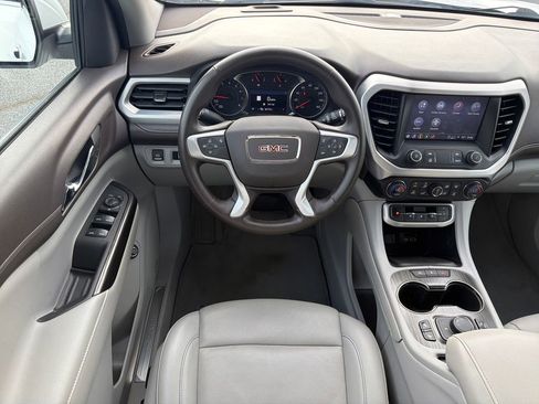 Used 2023 GMC Acadia SLT image 15