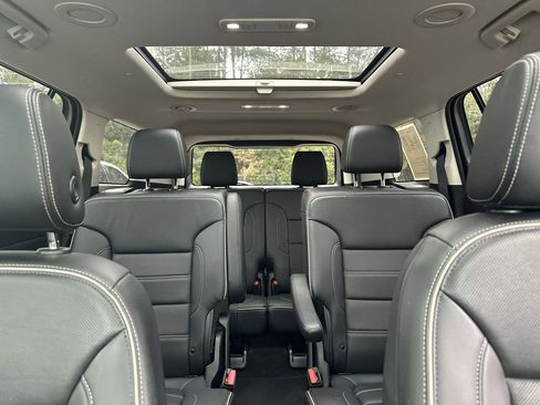 Used 2022 GMC Acadia Denali w/ Denali Technology Package image 28