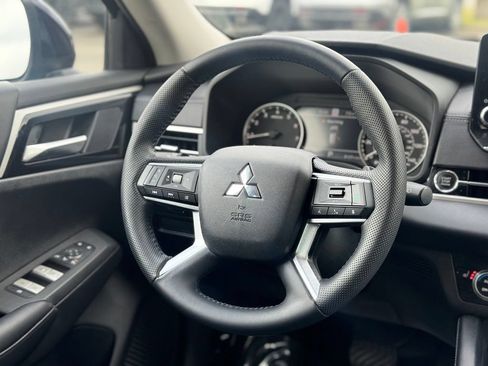 Used 2023 Mitsubishi Outlander SE AWD/4WD image 14