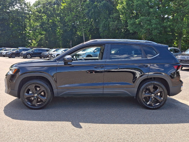 Certified 2025 Volkswagen Taos SEL AWD/4WD image 6
