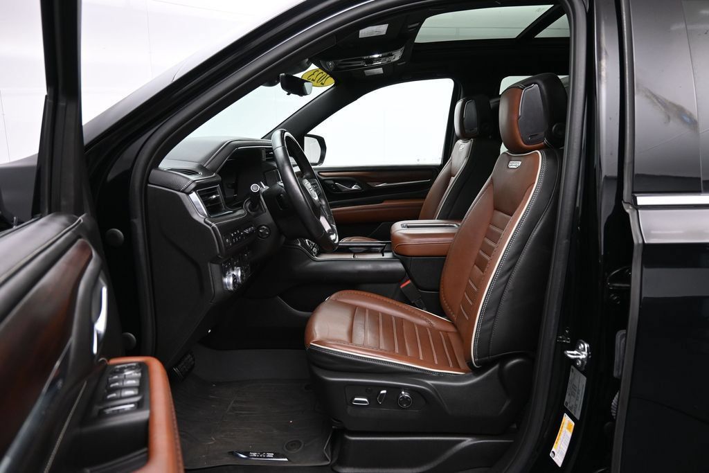 Used 2023 GMC Yukon Denali Ultimate w/ LPO, Floor Liner Package AWD/4WD image 22