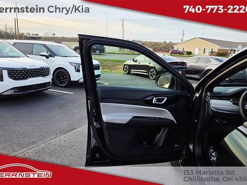 Used 2023 Jeep Compass Limited w/ Sun and Sound Group AWD/4WD image 14
