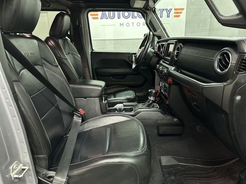 Used 2018 Jeep Wrangler Unlimited Sahara AWD/4WD image 22