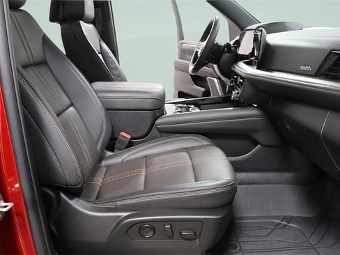 Used 2025 Chevrolet Tahoe High Country image 33