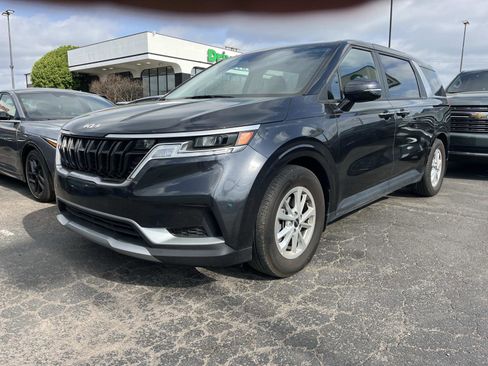 Used 2024 Kia Carnival LX image 3