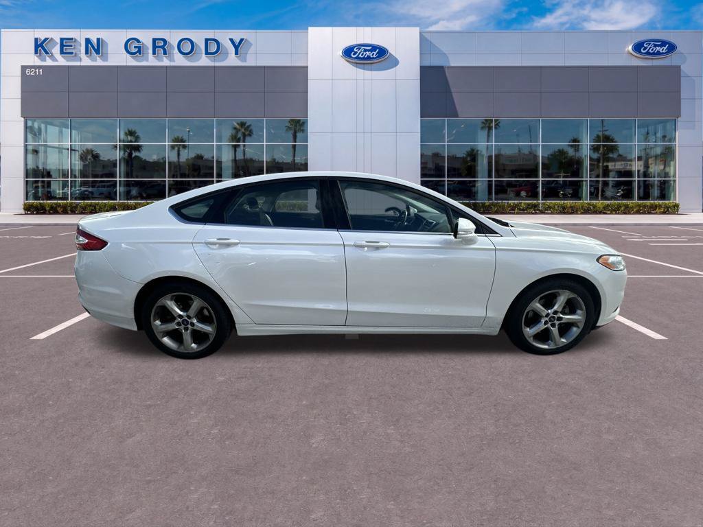 Used 2015 Ford Fusion SE w/ Equipment Group 201A FWD image 9