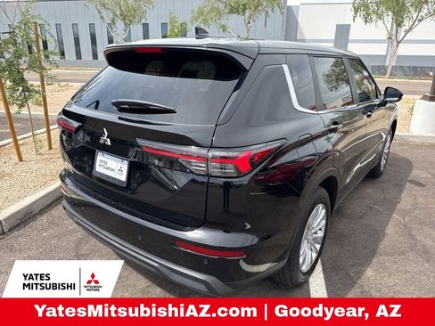 New 2026 Mitsubishi Outlander ES image 3