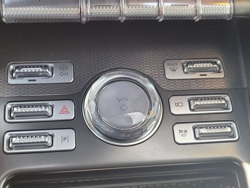 Certified 2025 Lincoln Nautilus Premier AWD/4WD image 23