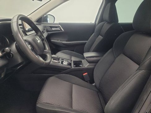 Used 2023 Mitsubishi Outlander ES image 17