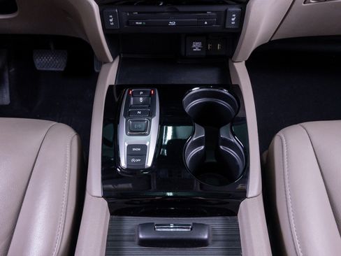 Used 2018 Honda Pilot Touring image 30