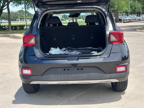 Used 2022 Hyundai Venue SEL FWD image 13