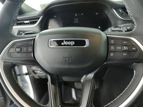 New 2025 Jeep Grand Cherokee Laredo X w/ Luxury Tech Group I image 16