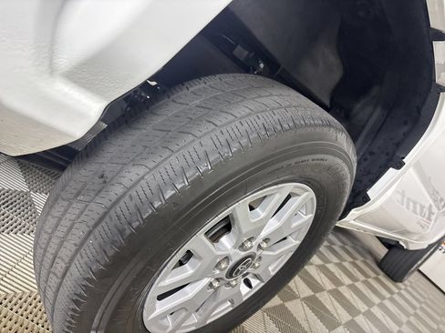 Used 2024 Toyota Tacoma SR AWD/4WD image 33