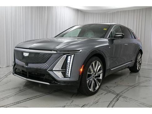 Used 2023 Cadillac Lyriq 2WD image 4