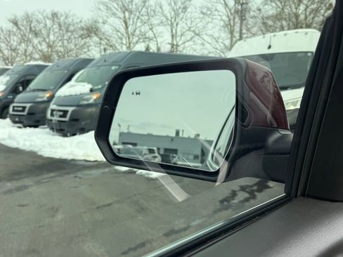 Used 2023 GMC Acadia SLT w/ Trailering Package image 18