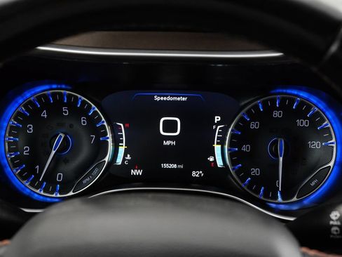 Used 2018 Chrysler Pacifica Touring-L Plus w/ Advanced Safetytec Group FWD image 15
