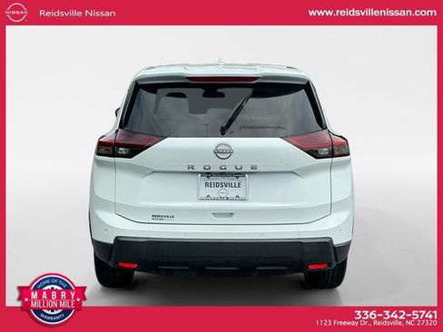 Used 2025 Nissan Rogue SV FWD image 5