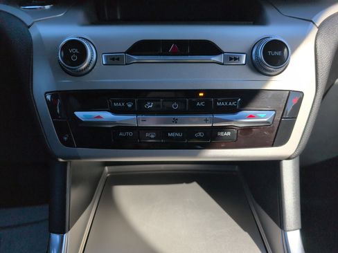 Used 2022 Ford Explorer XLT w/ Equipment Group 202A image 26