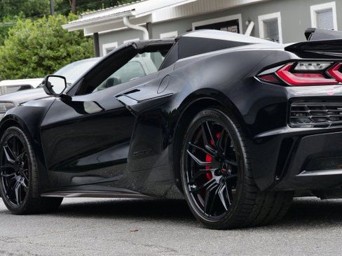 Used 2024 Chevrolet Corvette Z06 w/ Stealth Interior Trim Package RWD image 18