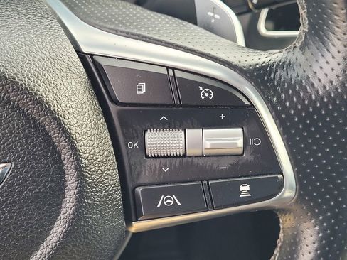 Used 2023 Genesis G70 2.0T image 15