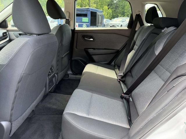 Used 2023 Nissan Rogue SV AWD/4WD image 13
