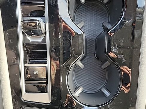 New 2026 Volkswagen Atlas SE image 9