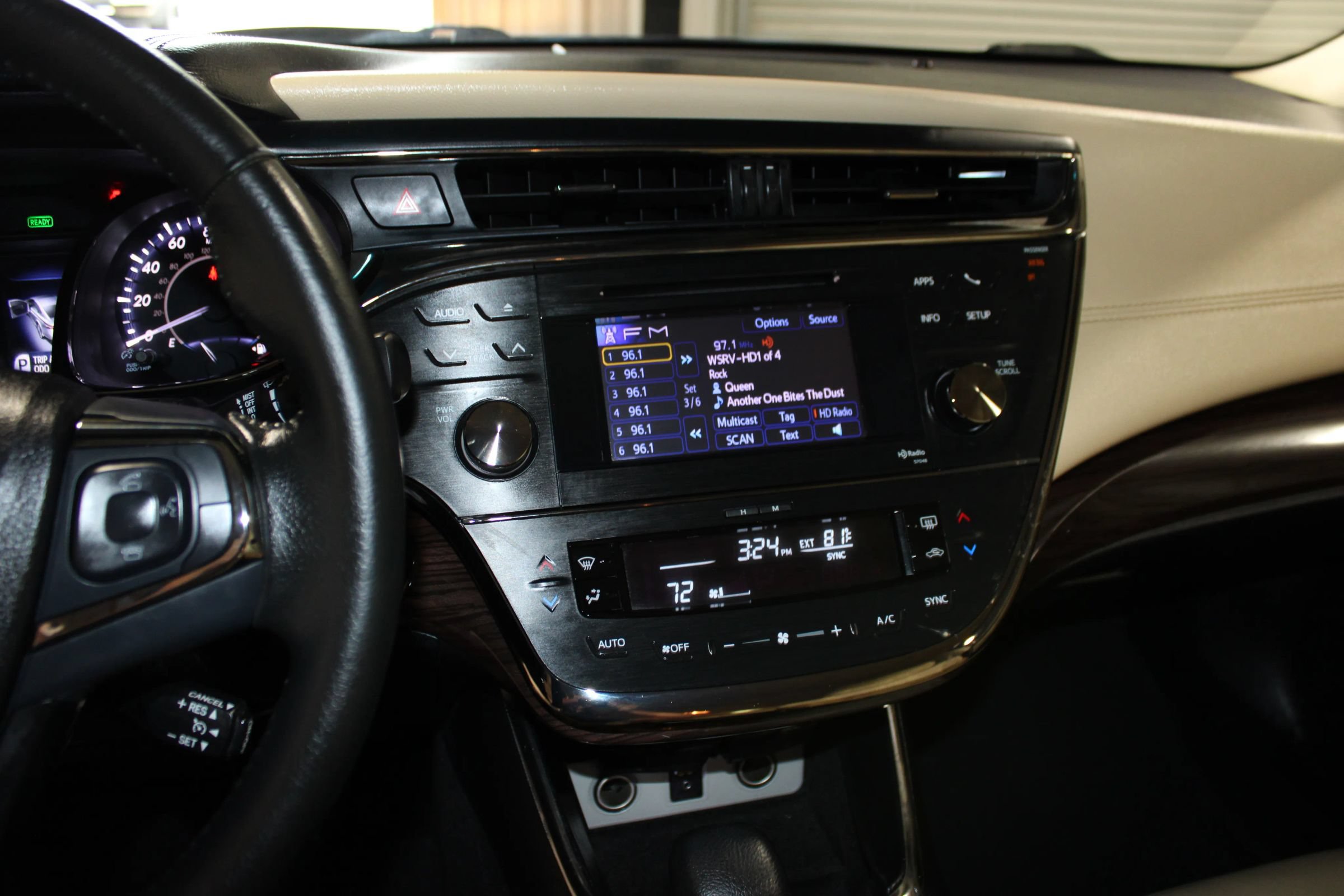 Used 2014 Toyota Avalon XLE Touring FWD image 13