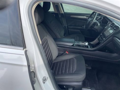 Used 2017 Ford Fusion SE w/ Fusion SE Technology Package image 49