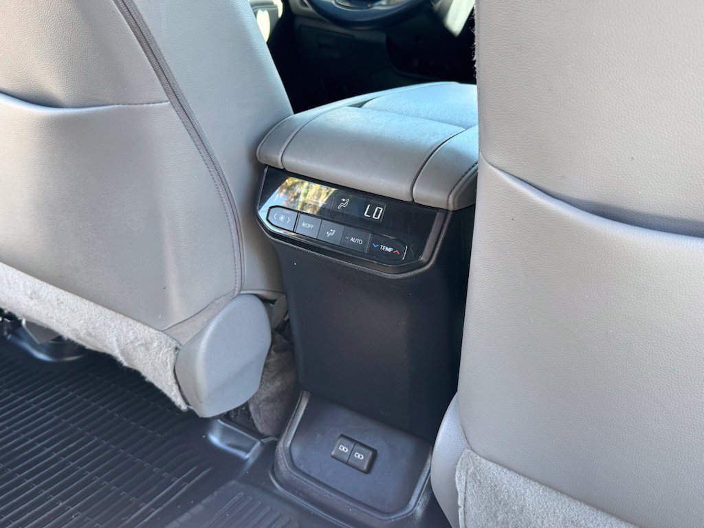 Used 2023 Toyota Highlander XLE FWD image 22