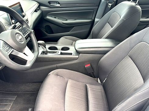 Used 2025 Nissan Altima 2.5 SV FWD image 13