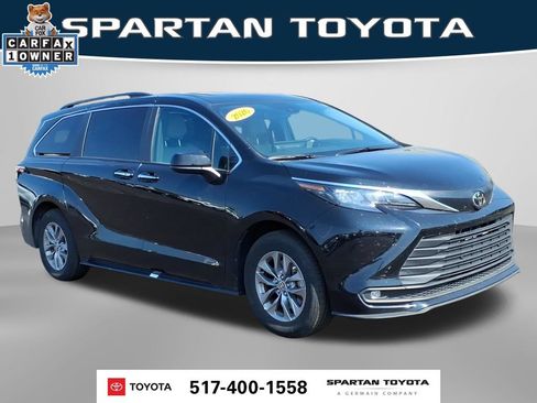 Used 2026 Toyota Sienna XLE FWD image 5