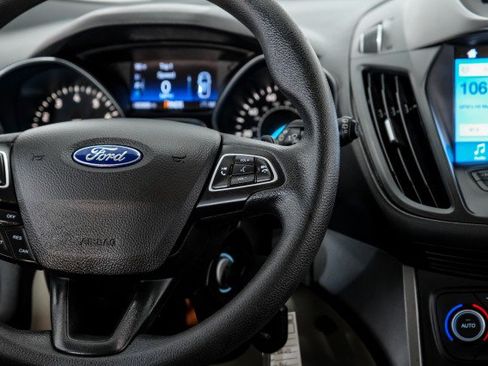 Used 2017 Ford Escape SE w/ Equipment Group 201A AWD/4WD image 16