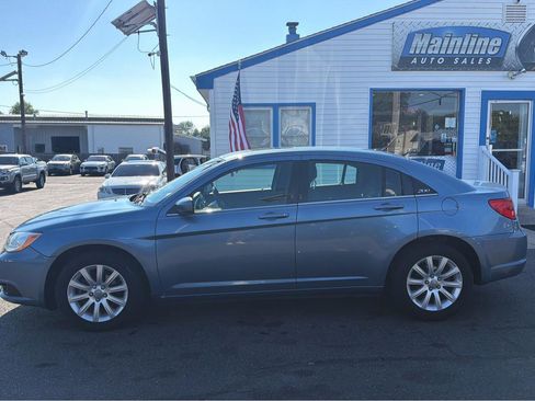 Used 2011 Chrysler 200 Touring FWD image 3