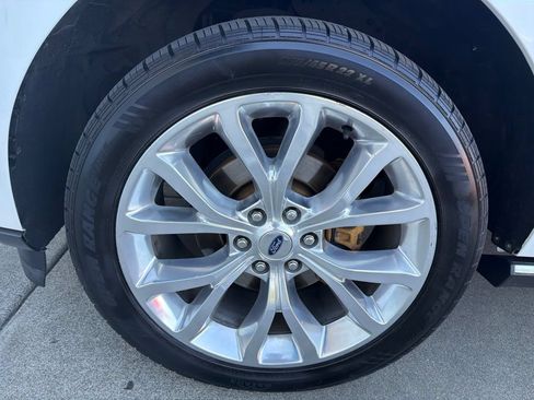 Used 2018 Ford Expedition Limited w/ Equipment Group 302A AWD/4WD image 33