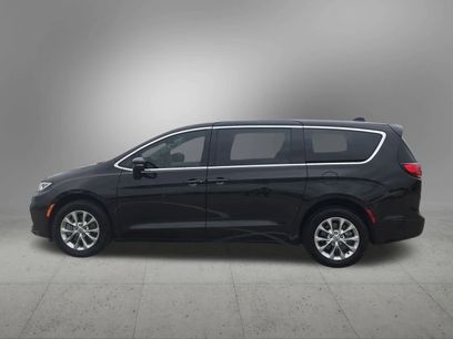 Used 2023 Chrysler Pacifica Touring-L
