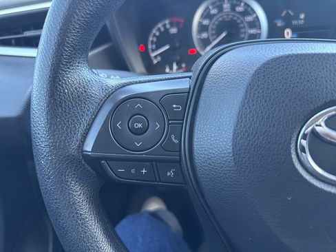 Used 2021 Toyota Corolla LE image 21