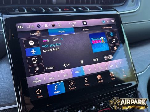 Used 2025 Jeep Grand Cherokee L Limited w/ Luxury Tech Group II image 12