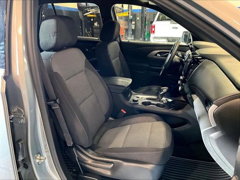 Used 2023 Chevrolet Traverse LT image 11