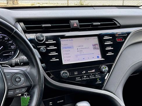 Used 2019 Toyota Camry SE FWD image 6