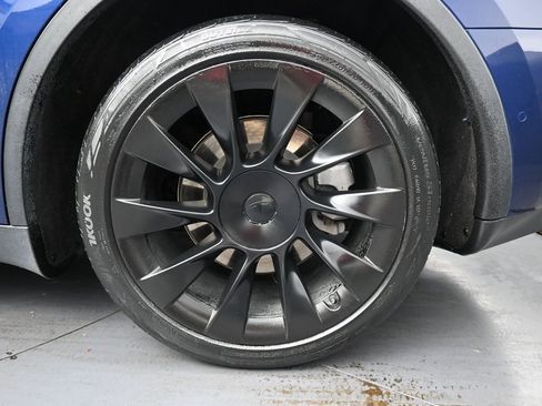 Used 2021 Tesla Model Y Long Range image 33